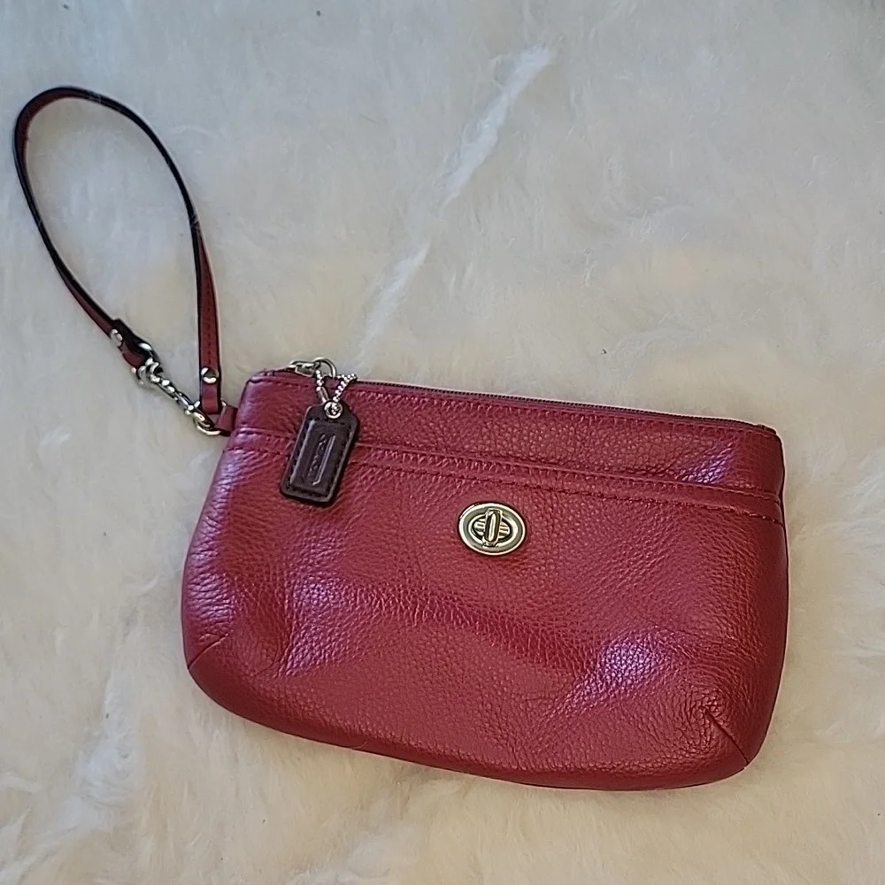 COACH Red Pebbled Leather Small Zippered Turn Lock‎ Preppy Wristlet Wallet Bag